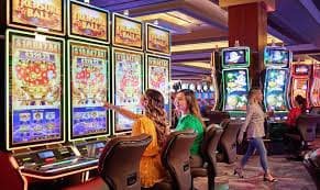 Dealer siap dan kamera multi-sudut HD Dealer profesional live di meja Andar Bahar victoriabet4d dengan streaming HD